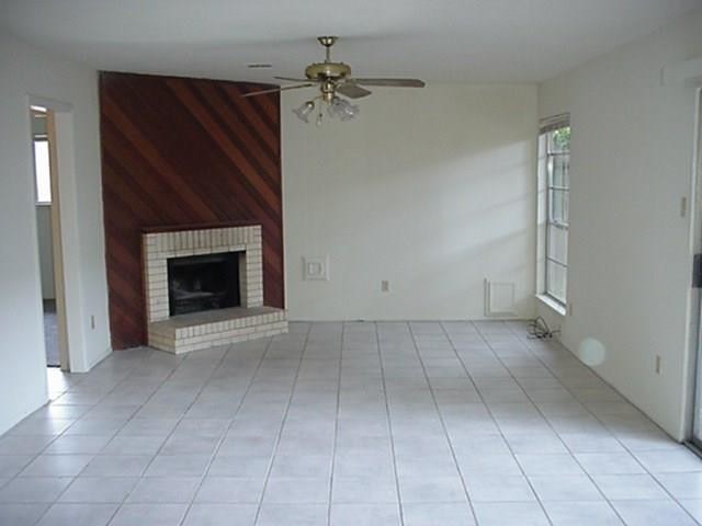 Building Photo - 10826 Sugar Hill Dr