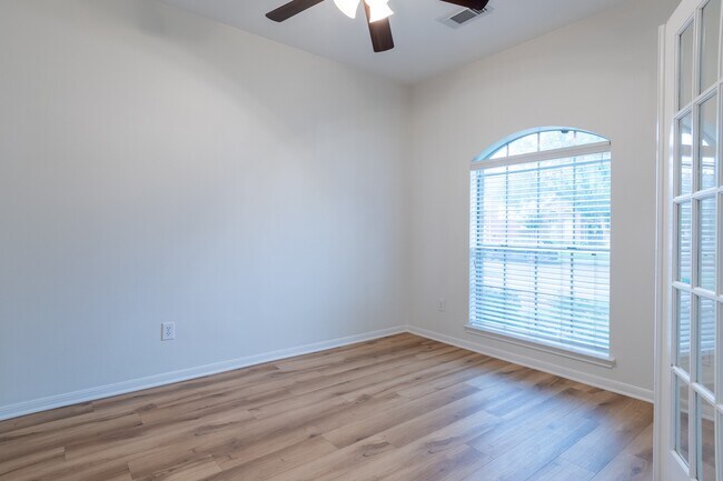 Foto del edificio - 10818 Oak Acres Dr