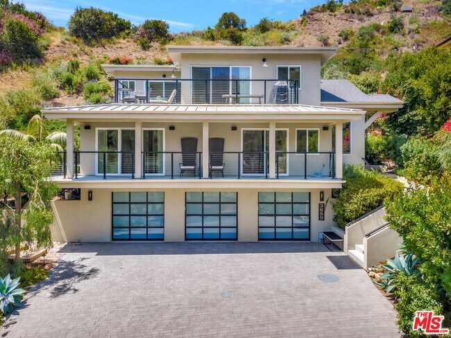 Building Photo - 3859 Rambla Pacifico St