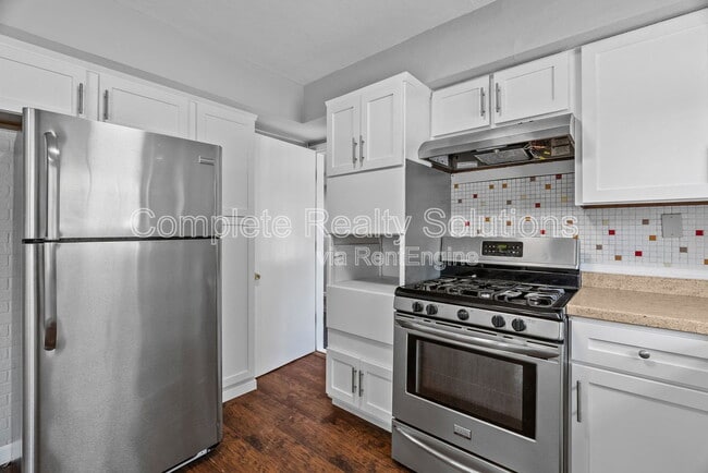 Building Photo - 5301 Winslow Dr