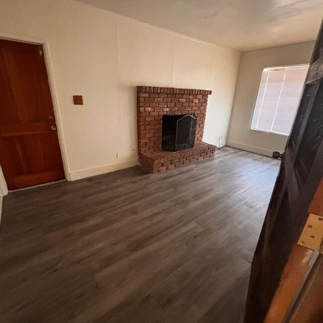 Building Photo - 4 Bedroom rental home in Tempe! Move in 10/1!