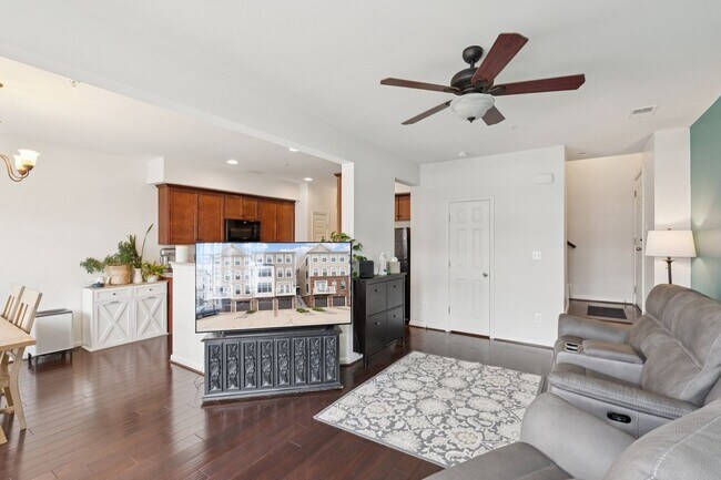 Building Photo - 42227 Canary Grass Square