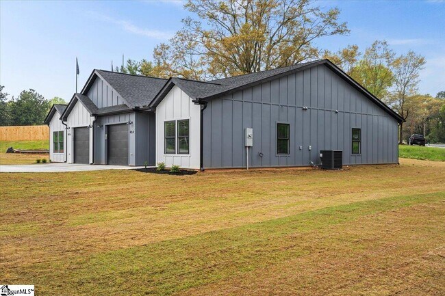 Building Photo - 404 Fairfield Rd