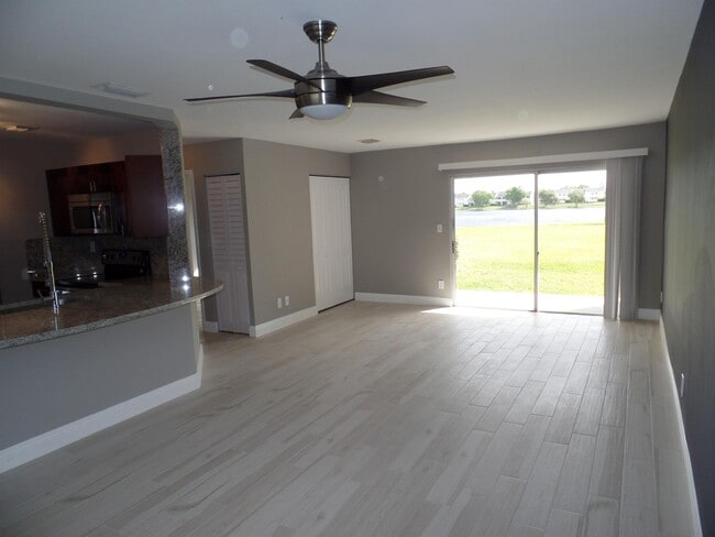 Foto del edificio - 3421 NW 44th St