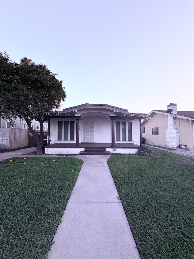 Photo - 2010 W 42nd St (Los Angeles, CA)