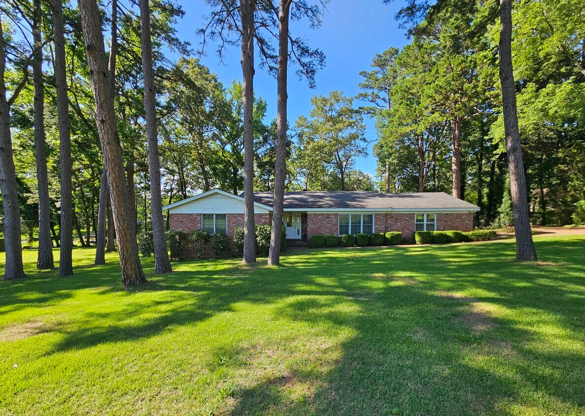 Primary Photo - 175 Bluff View Dr
