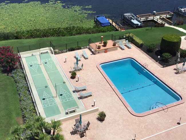 Pool, shuffleboard, boat dock - 700 Mirror Ter NW