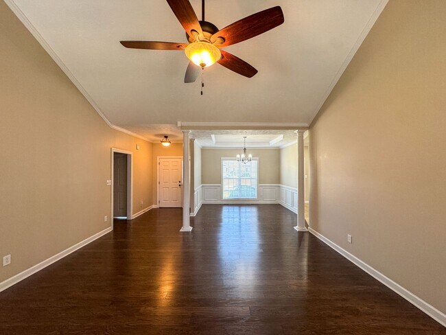 Foto del edificio - Beautiful 4 Bed, 2 Bath Home in Jack Britt
