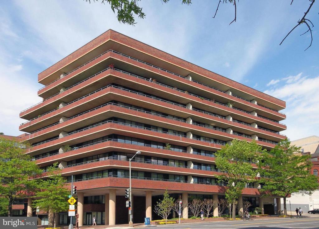 Primary Photo - 2555 Pennsylvania Ave NW