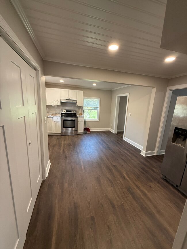 Building Photo - 809 3rd Ave