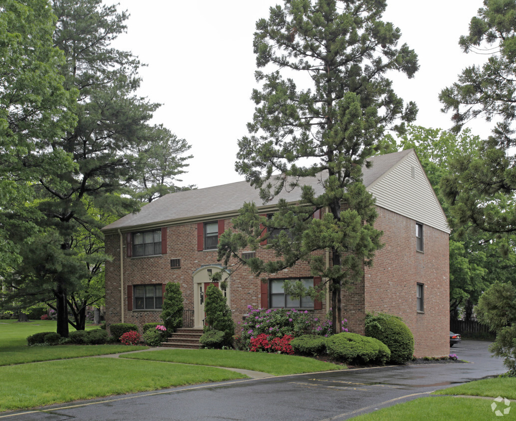 Building Photo - Wychwood Gardens