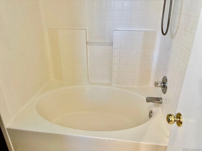 Foto del edificio - 3 Bedroom Single Family Home in Aurora
