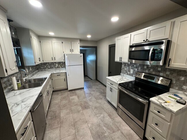Building Photo - 408 Spence Ln