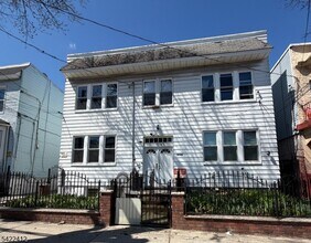 Building Photo - 656 N 7th St