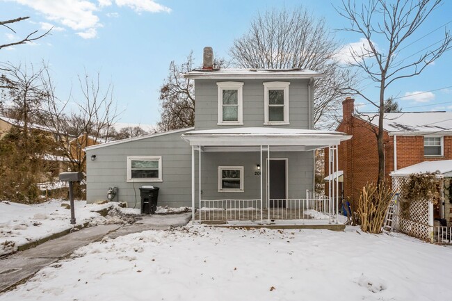 Building Photo - NEWLY RENOVATED! 3 BED / 1.5 BATH HOUSE IN...