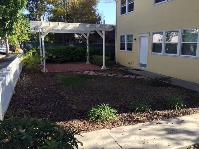 Foto del edificio - 683 Live Oak Ave