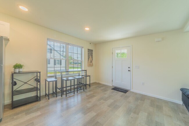 Foto del edificio - Move-in Ready, Fully Furnished Modern Build!