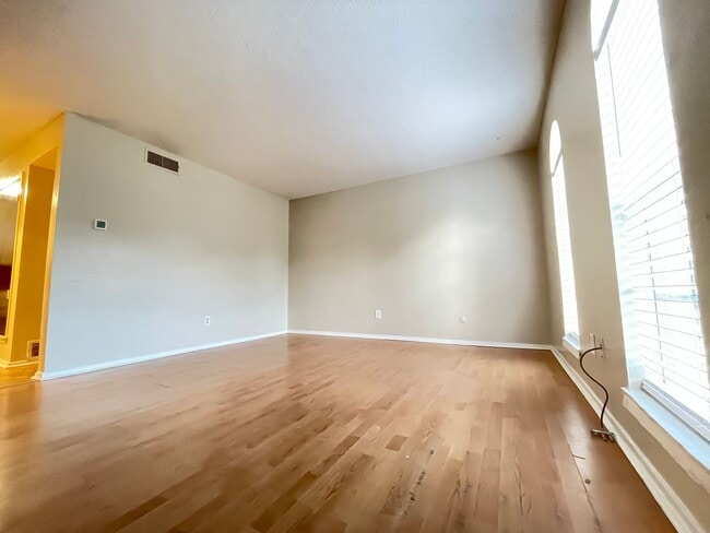 Building Photo - Affordable 2/1