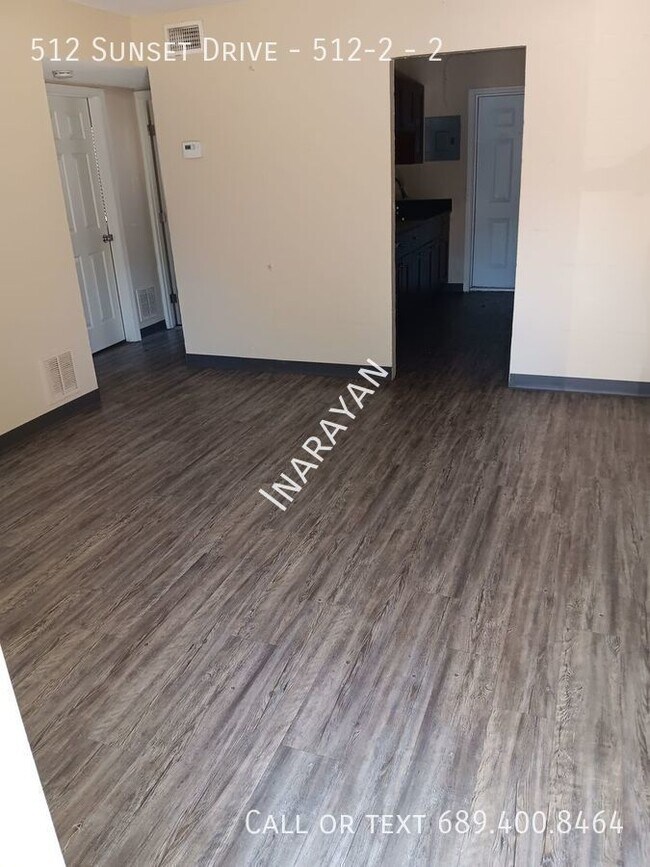 Foto del edificio - Remodeled 2/1 Downstairs apartment. Availa...