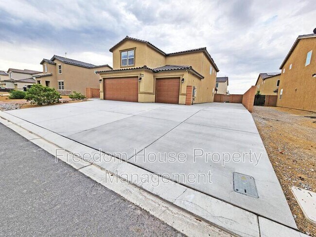 Building Photo - 3821 E Weld Ave