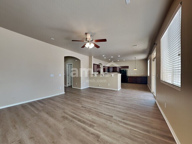 Foto del edificio - 17391 W Woodlands Ave
