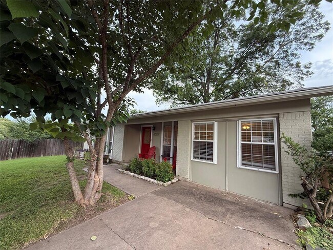 Foto del edificio - 6307 Huntleigh Way