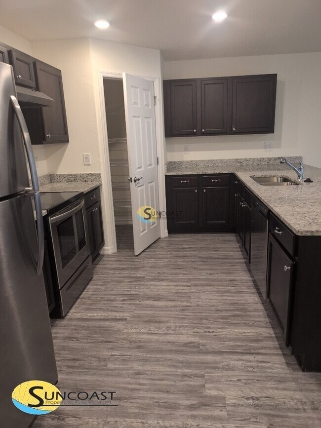 Foto del edificio - $1,625 FOR A 16-MONTH LEASE ENDS APRIL 28TH