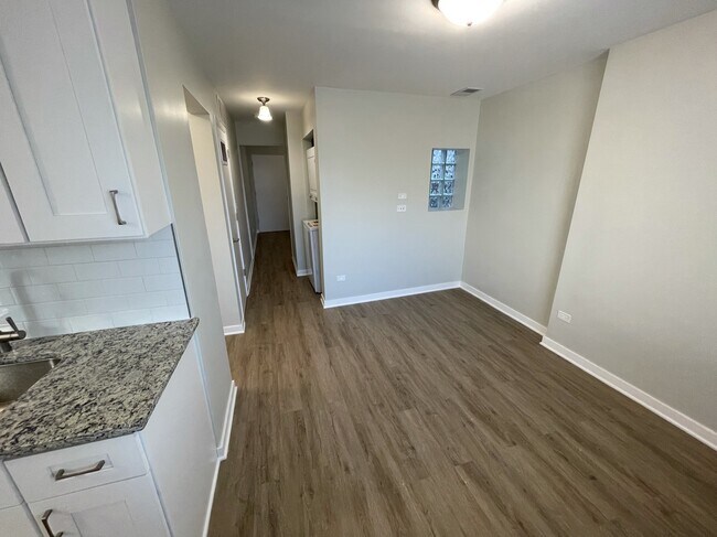 Foto del edificio - 2677 N Lincoln Ave