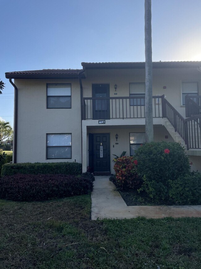 Foto del edificio - 4682 Lucerne Lakes Blvd