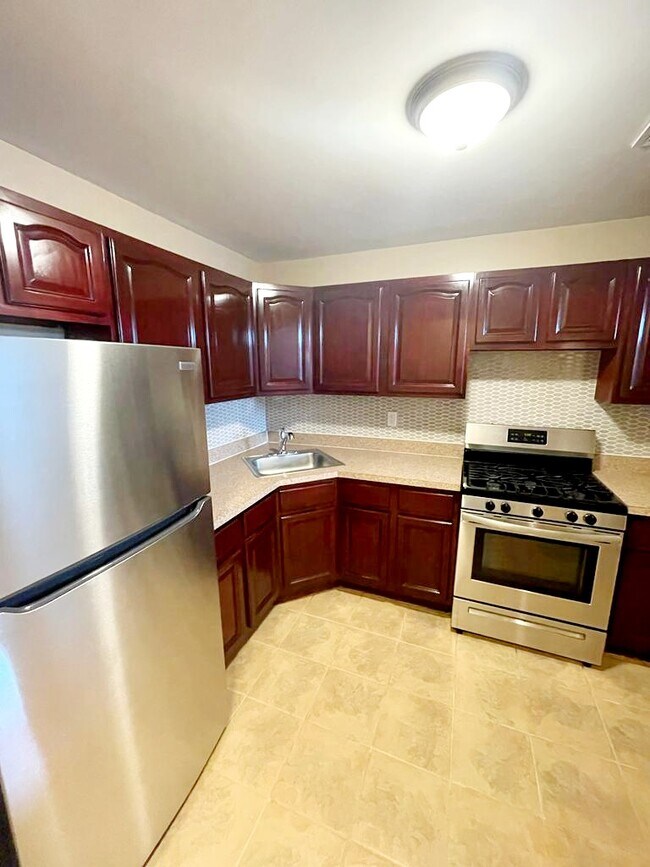 Plenty of kitchen storage - 7422 Rockaway Blvd