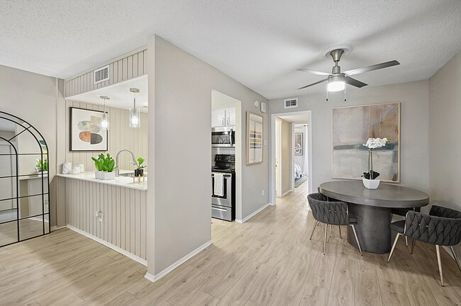 Foto del edificio - Lexington Apartment Homes
