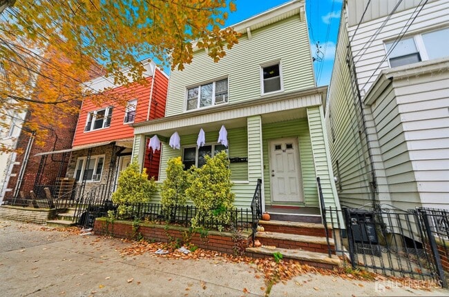 Building Photo - 182 Avenue F