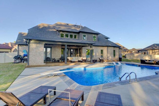 Foto del edificio - Winslow Cove Furnished Executive Estate with Pool