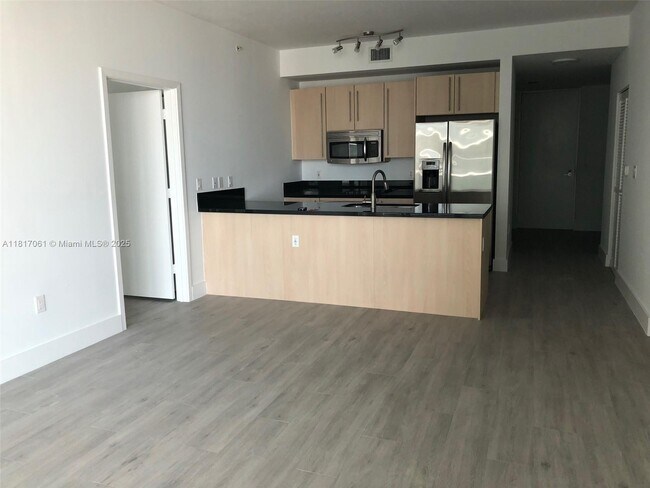 Foto del edificio - 79 SW 12th St