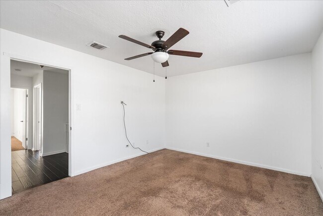 Foto del edificio - 2379 Briarwest Blvd