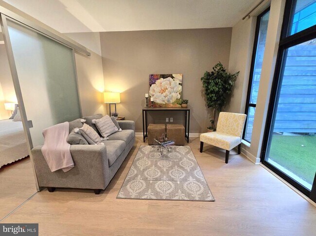 Foto del edificio - 1320 Fenwick Ln