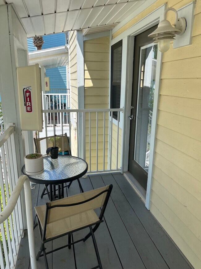 Front Porch - 100 Fairway Park Blvd