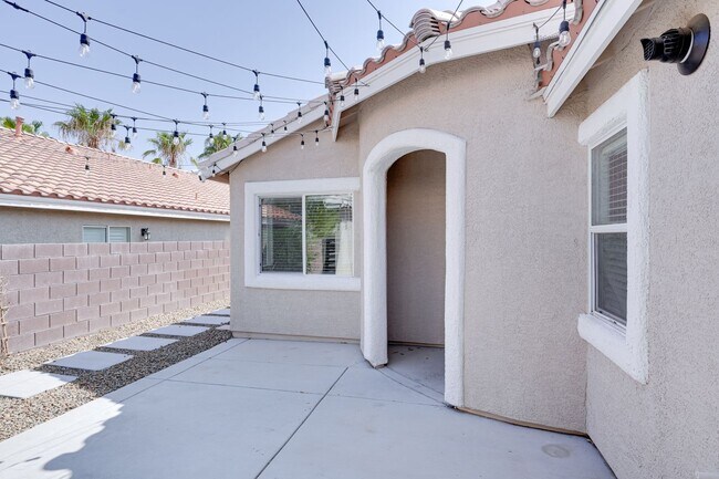 Building Photo - SINGLE STORY 4 BEDROOM IN GATED COMMUNITY