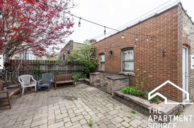 Building Photo - 5921 N Artesian Ave