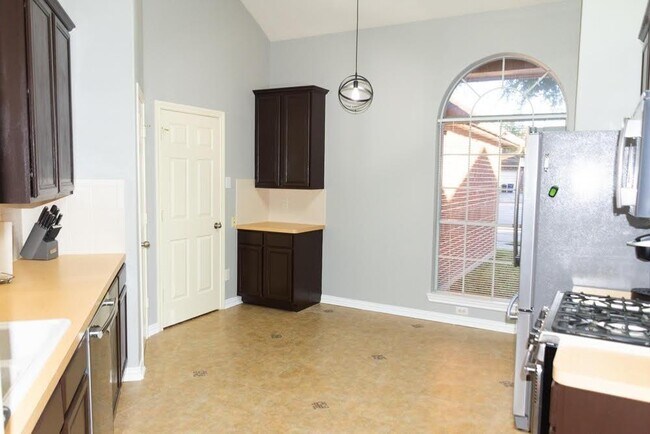 Foto del edificio - 822 Oak Lodge Ct