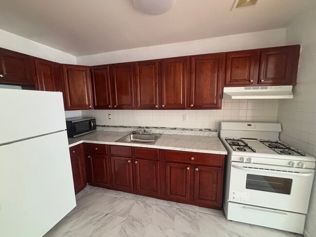 Foto del edificio - 245 E 28th St