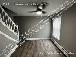Building Photo - 923 Buttonwood St