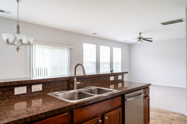 Foto del edificio - 237 Medford Dr