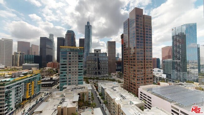 Building Photo - 1100 Wilshire Blvd