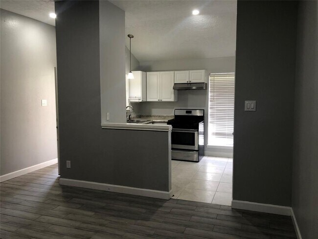 Building Photo - 15119 Grassington Dr