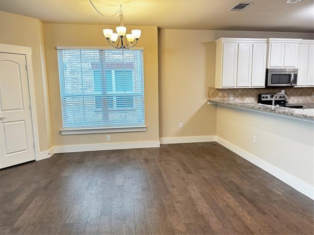 Foto del edificio - 301 Lily Ln
