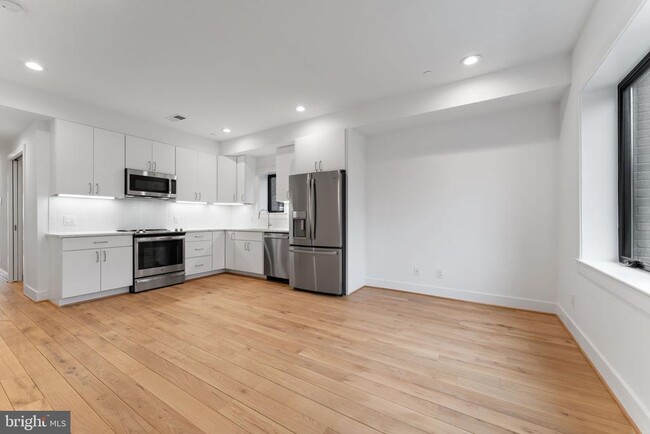 Building Photo - 2217 40th Pl NW