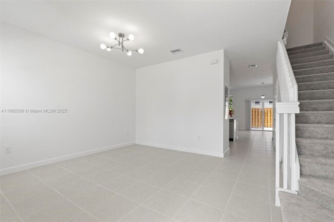 Foto del edificio - 2656 SE 28th St