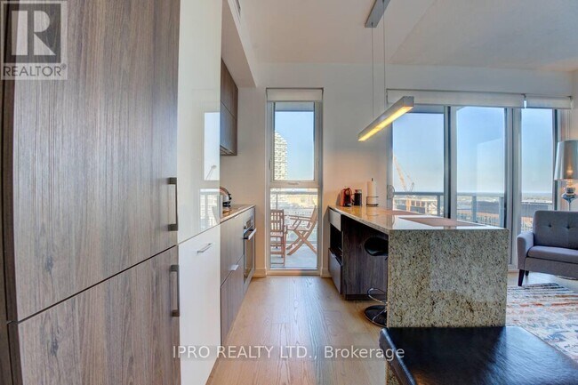 Photo du bâtiment - 15-1715 Lower Jarvis St
