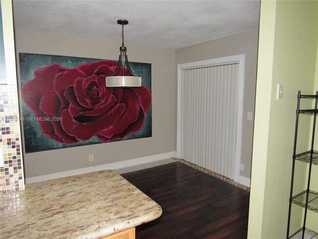 Building Photo - 233 Meadows Dr